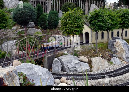 Schiltern, Austria - 08 agosto 2022: Kittenberger Adventure Garden un'oasi con innumerevoli piante, scene e luoghi d'avventura in bassa Austria, minia Foto Stock