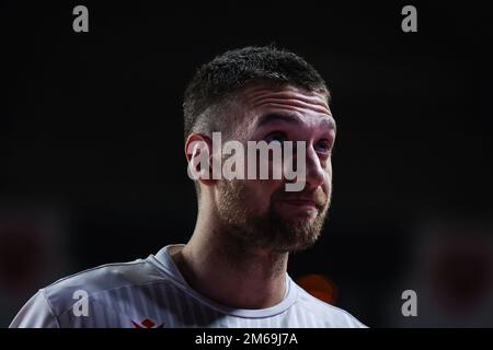 Giancarlo Ferrero #21 di Pallacanestro Varese OpenJobMetis guarda su durante LBA Lega Basket Un gioco regolare di Stagione 2022/23 tra Pallacanestro Varese Foto Stock