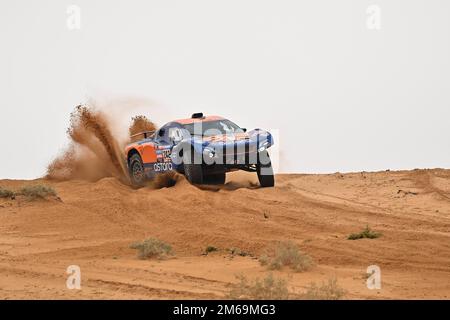 Arabia Saudita. 03rd Jan, 2023. 242 durante la tappa 3 della Dakar 2023 tra al-'Ula e Hail, il 3rd gennaio 2023 a Hail, Arabia Saudita - Foto Gigi Soldano / DPPI Foto Stock