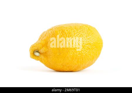 Limoni freschi isolato su bianco Foto Stock