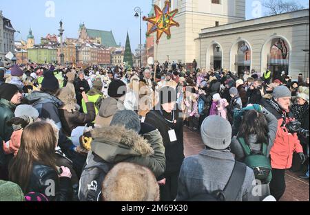 Paraders marzo nella Parata annuale di tre Re (Epifania) il 06 gennaio. Foto Stock