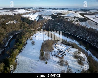 Vista aerea della vecchia Melrose guardando verso la vista di Scott in una giornata croccante degli inverni a dicembre. Foto Stock