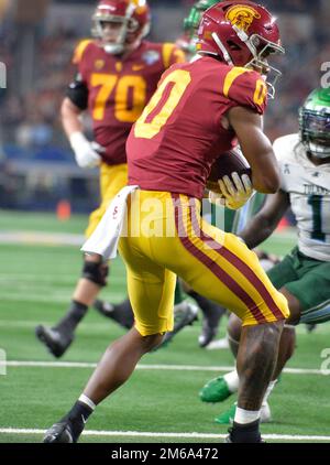 Arlington, Texas, Stati Uniti. 2nd Jan, 2023. USC Trojans ricevitore ampio TERRELL BYNUM (0) dopo il punteggio. (Credit Image: © Gregory Dodds/ZUMA Press Wire) Foto Stock