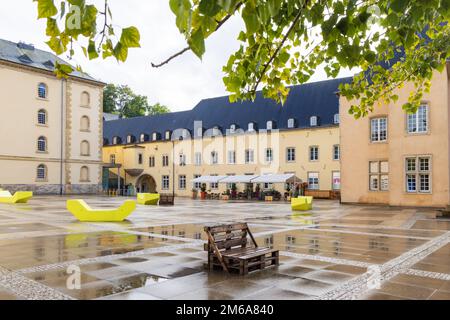 Città di Lussemburgo, Lussemburgo - 1 ottobre 2022: Abbazia di Neumunster e terreni nella zona di Grund nella città di Lussemburgo, Lussemburgo Foto Stock