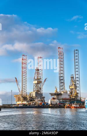 Impianti petroliferi nel porto di Esbjerg, nel Mare del Nord, Danimarca Foto Stock