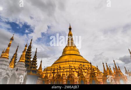 Shwedagon Pagoda (Grande Pagoda Dagon) a Yangon, Myanmar Foto Stock