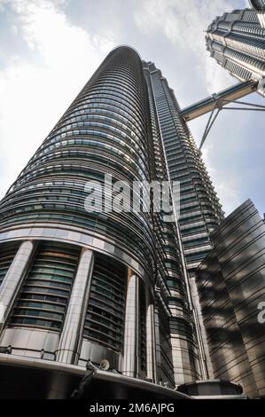 KUALA LUMPUR - APRILE 10: Vista generale delle Torri Gemelle Petronas Foto Stock