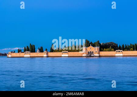 Cimitero di San Michele con lunga esposizione al tramonto durante l'inverno 2022 Foto Stock