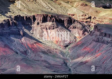 Formazioni rocciose in diversi colori, Grand Canyon, vista dall'alto, Grand Canyon National Park, South Rim Trail, Arizona, USA Foto Stock