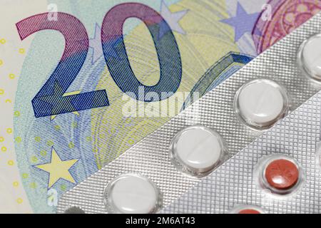 Compresse, confezioni blister, medicinali, banconote, immagine del simbolo, spese mediche, costi Foto Stock