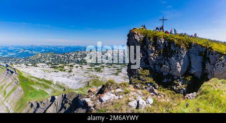 Escursionista di montagna, Hoher Ifen, 2230m, e altopiano di Gottesacker, Alpi di Allgaeu, Confine Baviera, Germania, Vorarlberg Foto Stock