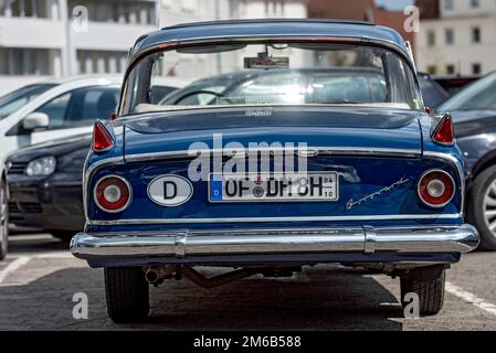 Vintage grande Borgward P 100, berlina, posteriore con alette di coda sull'ala, auto di lusso, anno di costruzione 1959-1962, Bad Hersfeld. Assia, Germania Foto Stock