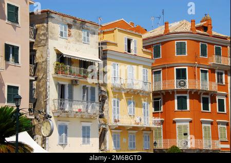 Edifici colorati in Grecia Foto Stock