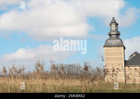 Hassel. Limburgo. Belgio. 01-24-2021. Un vecchio castello europeo del 16th ° secolo per visite pubbliche Foto Stock