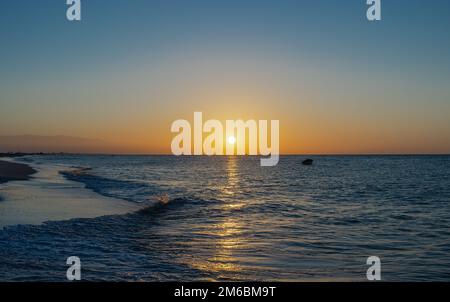 Paisajes de la guajira en colombia, playa arena y mucho mar. Foto Stock