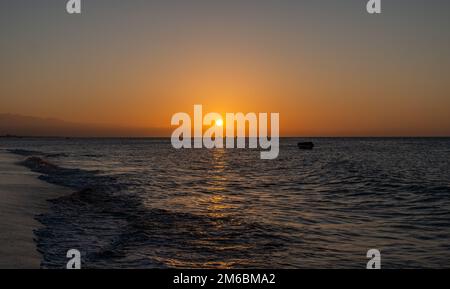 Paisajes de la guajira en colombia, playa arena y mucho mar. Foto Stock