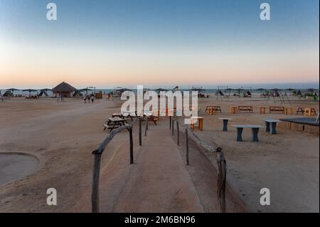 Paisajes de la guajira en colombia, playa arena y mucho mar. Foto Stock