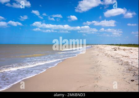 Paisajes de la guajira en colombia, playa arena y mucho mar. Foto Stock