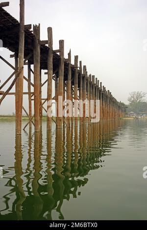 Ubein, il ponte di legno più lungo del mondo, Mandalay, Myanmar Foto Stock