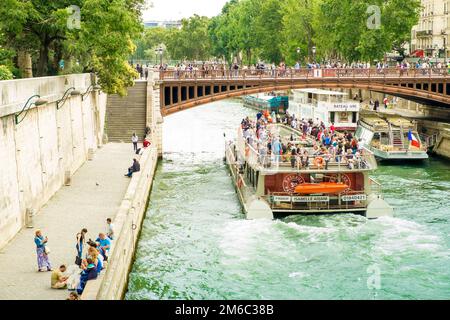 Isabelle adjani, barca di bateaux parisiens flotta turistica crociera sul fiume senna Foto Stock