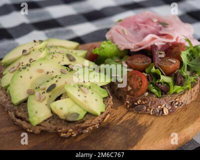 nuove risoluzioni per l'anno nella cura del cibo, snack sani da portare al lavoro, a scuola o a mangiare a casa Foto Stock