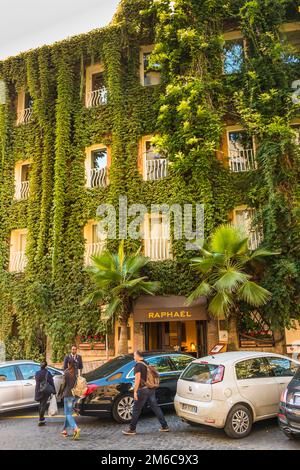 Facciata e area d'ingresso dell'hotel raphael Foto Stock