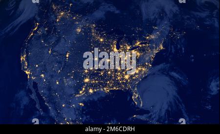 Gli Stati Uniti d'America illuminano durante la notte come sembra dallo spazio. Gli elementi di questa immagine sono forniti dalla NASA Foto Stock