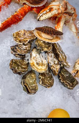 Vassoio con un sacco di tipo di piatti a base di frutti di mare Foto Stock