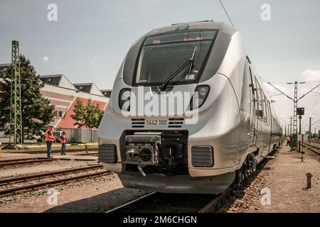 La messa in funzione di " commuters " treni-per la Deutsche Bahn Foto Stock