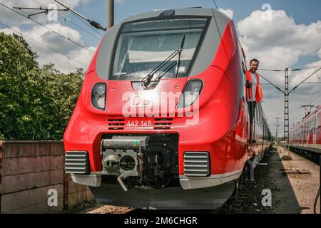 La messa in funzione di " commuters " treni-per la Deutsche Bahn Foto Stock