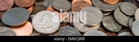 Pile di monete in dollari americani quarti di monete Dimes Nickels Pennies Foto Stock
