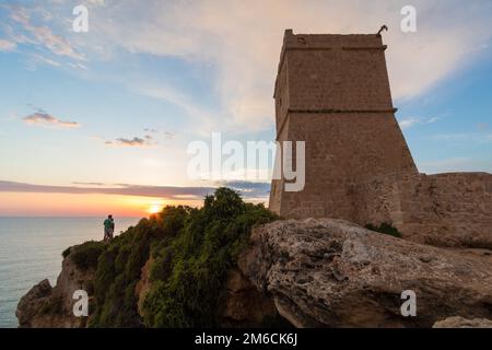 Tramonto d'oro alla Torre Ghajn Tuffieha Foto Stock