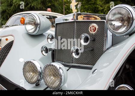 Sofia, Bulgaria - 19 maggio 2018: Sfilata retrò vecchio retro o auto d'epoca o auto Foto Stock