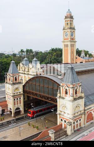 Classica stazione ferroviaria a San Paolo del Brasile. Foto Stock