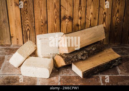 Bricchette di legno e legna da ardere, close-up Foto Stock