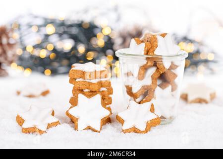 Biscotti di Natale biscotti di Natale stelle di pasticceria stelle di cannella inverno Foto Stock
