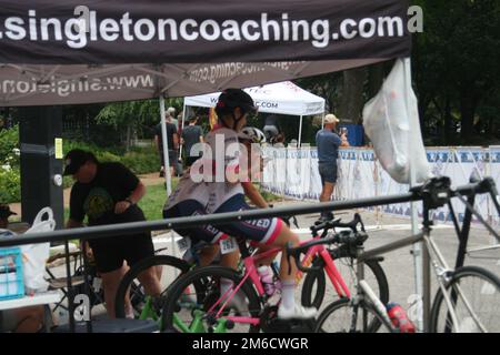 In bicicletta a St. Louis, Missouri, USA durante il Tour de Lafayette 2022. Coppa Gateway 2022 Foto Stock