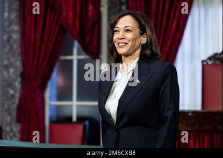 Washington, Stati Uniti. 03rd Jan, 2023. Il Vice Presidente Kamala Harris nella Camera del Senato. Credit: SOPA Images Limited/Alamy Live News Foto Stock