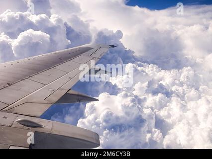La vista dalla finestra di un piano passeggeri durante Foto Stock