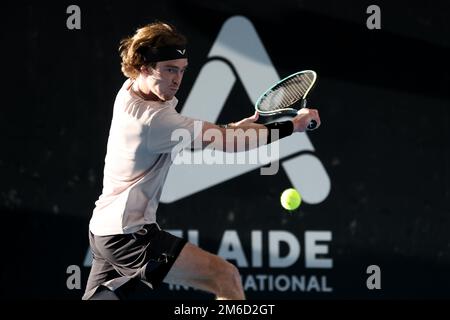 Adelaide, 3 gennaio 2023. Andrey Rublev ha fatto il suo ritorno durante l'Adelaide International tennis match tra Roberto Bautista Augt di Spagna e Andrey Rublev a Memorial Drive il 03 gennaio 2023 ad Adelaide, Australia. Credit: Peter Mundy/Speed Media/Alamy Live News Foto Stock