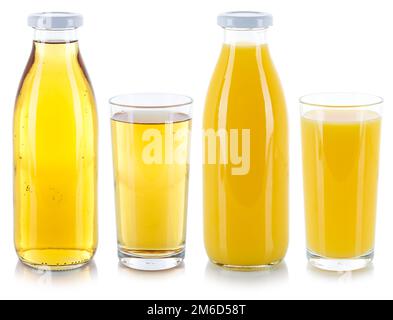 Succo d'arancia e di mela bere bevande in una bottiglia e vetro isolato su bianco Foto Stock
