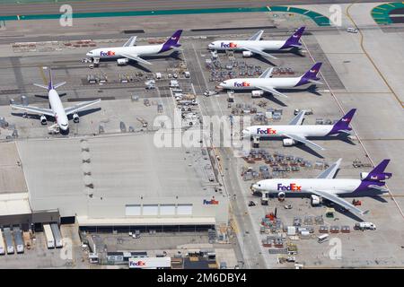 Aerei FedEx Express vista aerea dell'aeroporto di Los Angeles Foto Stock