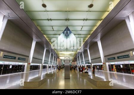 Stazione della metropolitana MRT dell'Aeroporto Changi di Singapore Foto Stock