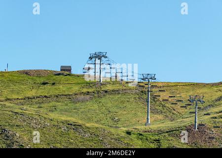 Europa Francia alta Pirinei 2018 : funivie non in movimento Nessuna neve Foto Stock