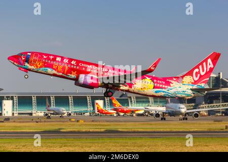 China United Airlines Boeing 737-800 aereo aeroporto di Guangzhou Foto Stock