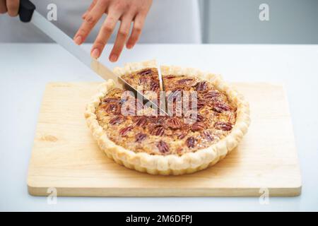 Primo piano torta di noce, un pezzo di torta di noce Foto Stock