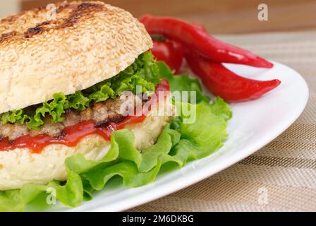 Chiudere l'hamburger con peperoncino Foto Stock