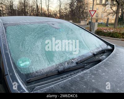 Congelati parabrezza auto in inverno Foto Stock