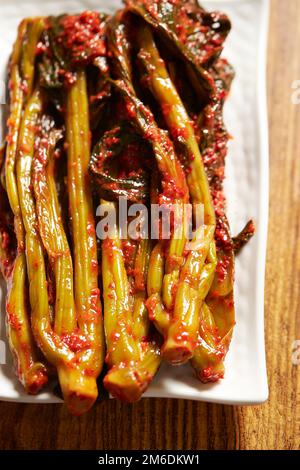 Foglie di senape Kimchi , foglie di senape sottaceto e steli Foto Stock