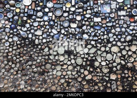 Pezzi di porcellana spezzati di porcellana Arita tradizionale con decorazione blu sotto lo smalto Foto Stock